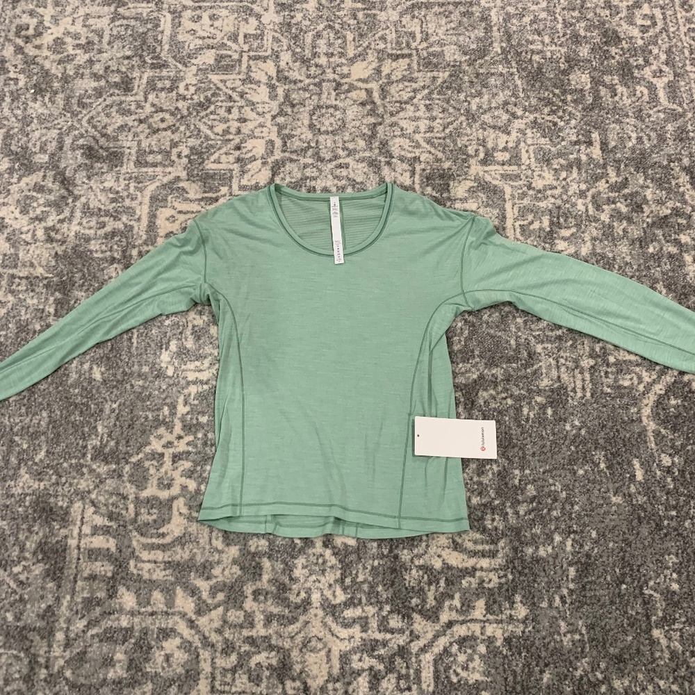 Lululemon sweat embrace long sleeve size 6